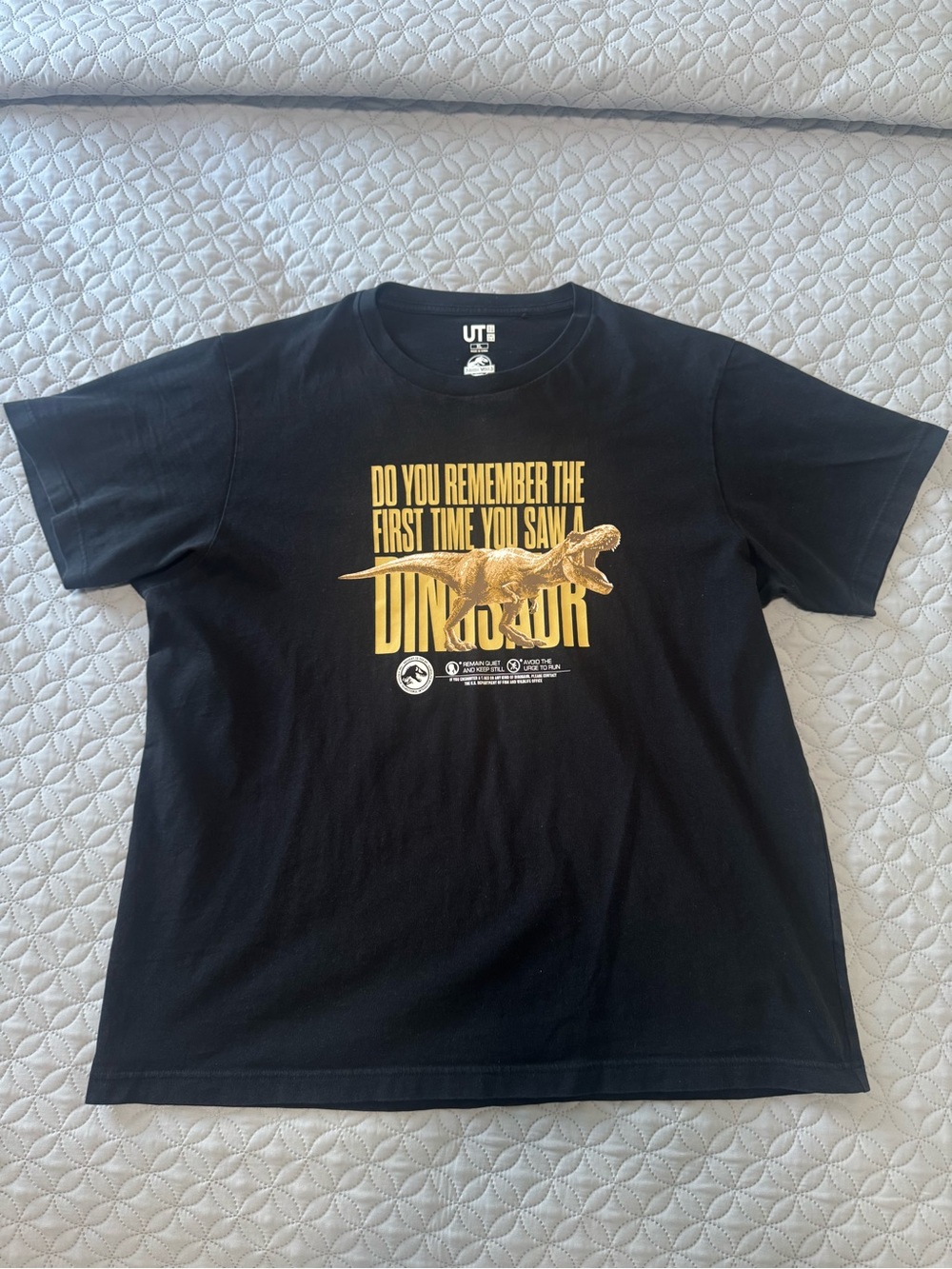 Uniqlo x Jurassic park dinosaur graphic Black T Shirt men’s XL